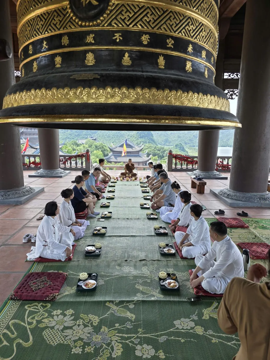 Trà thiền tại lầu chuông Tam Chúc